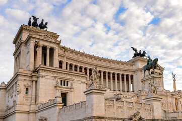 Obraz premium It's Evening view of The Altare della Patria or Il Vittoriano , a monument built in honour of Victor Emmanuel, the first king of a unified Italy, Rome.