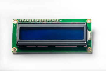 Vista frontal de modulo pantalla LCD con pins para proyectos DIY de electrónica y robótica.