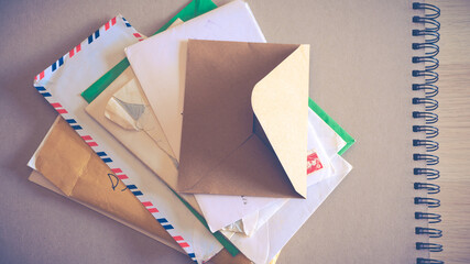Cartas y sobres vintage. Correo tradicional. Correo postal.