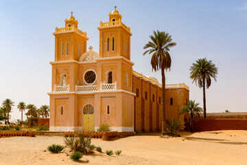 Church, El Golea oasis, Ghardaia Province, Algeria. - obrazy, fototapety, plakaty