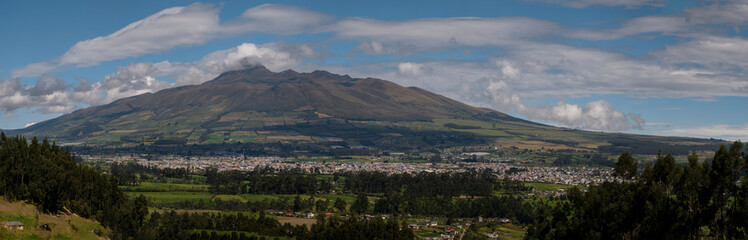 Fototapeta na wymiar Panoramic photo of the city of Machachi with the background of the volcano heart in Ecuador