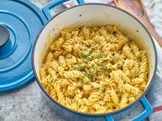 macaroni and cheese baked in dutch oven with parsley