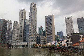 Fototapeta na wymiar Skyline behind the Boat Quay in Singapore.