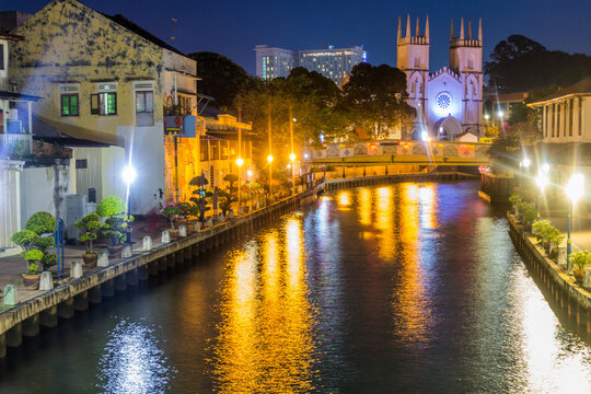 Fototapeta Evening view of the Malacca River in Malacca (Melaka), Malaysia
