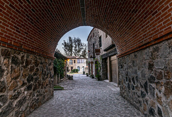 Fototapeta na wymiar narrow street in the old town view it through a tunnel