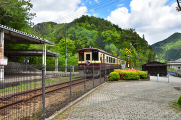 わたらせ渓谷鉄道の通洞駅とWKT-500系気動車