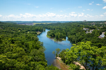 Fototapeta na wymiar Sweeping landscape vista of Table Rock Lake and surrounding scenery in Branson Missouri on a beautiful sunny blue sky afternoon.