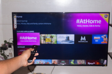 Browsing online content on smart tv