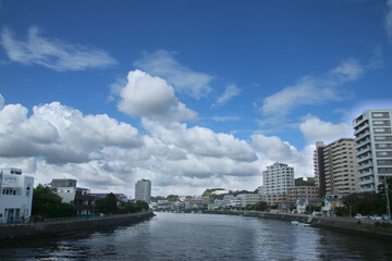 片瀬江ノ島駅近くの川風景