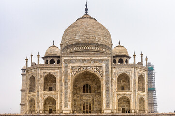 It's Taj Mahal (Crown of Palaces), an ivory-white marble mausoleum on the south bank of the Yamuna river in Agra.