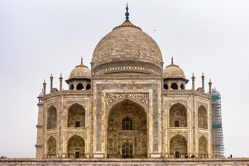 Fototapeta na wymiar It's Taj Mahal (Crown of Palaces), an ivory-white marble mausoleum on the south bank of the Yamuna river in Agra.