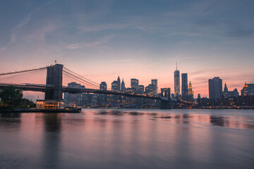 Naklejka na ściany i meble Brooklyn Bridge and Manhattan Skyline at sunset