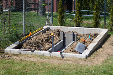 Preparation of foundations and internal sidewalk for the greenhouse.