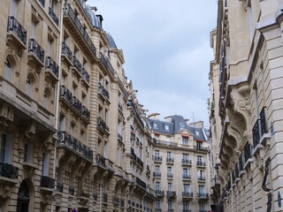 Fototapeta na wymiar Buildings in the 16th district of Paris. (19th June 2020)