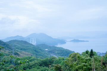 瀬戸内海の大橋と海