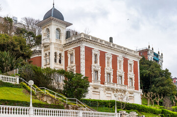 Obraz premium It's Buildings of the the Bay de la Concha, San Sebastian, Basque Country, Spain.