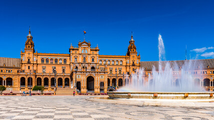 Fototapeta na wymiar It's Central building and the fountain at the Plaza de Espana in Seville, Andalusia, Spain. It's example of the Renaissance Revival style in Spanish architecture.