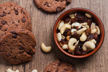 Galletas de chocolate con pasas y frutos secos 