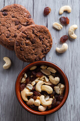 Galletas de chocolate con pasas y frutos secos 