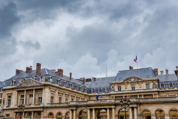 Obraz premium Palace of justice in Paris, France, on a cloudy day.