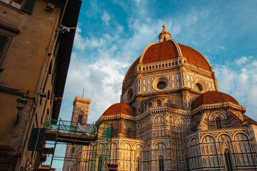 Fototapeta premium Sunrise view of cathedral of santa maria del fiore in florence italy