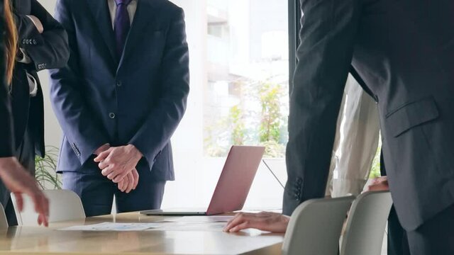 ビジネスミーティング　グローバルビジネス　国際交流　外資系企業　英会話