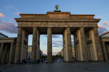Obraz premium Berlin Brandenburg Gate (Brandenburger Tor) at sunset time