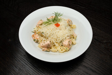 Pasta with salmon and cheese