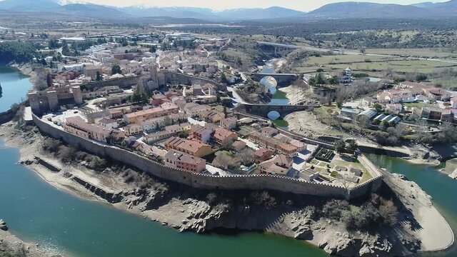 Buitrago del Lozoya a vista de drone, Madrid Espa&ntilde;a 