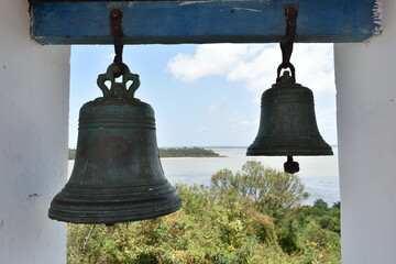 Obraz premium Bells on the top of a mountain overlooking the sea