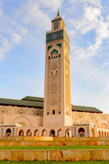 Fototapeta premium It's Hassan II Mosque or Grande Mosquee Hassan II, a mosque in Casablanca, Morocco. It is the largest mosque in Morocco and the 13th largest in the world.