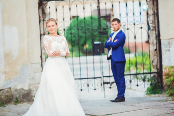 Fototapeta premium happy young couple walking around the city