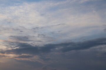 Fototapeta na wymiar sky and clouds in the evening