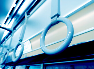 列車内の吊り革