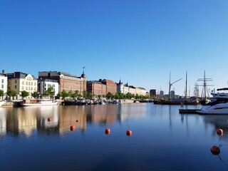 Fototapeta na wymiar View of the embankment of the city of Helsinki in Finland