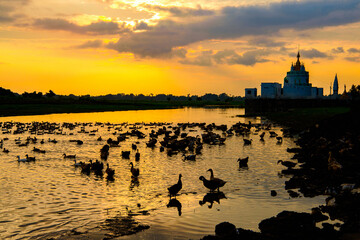 Naklejka premium It's Temple on the coast of the Taungthaman Lake, Myanmar