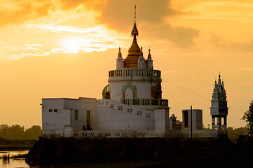 Fototapeta premium It's Temple on the coast of the Taungthaman Lake, Myanmar