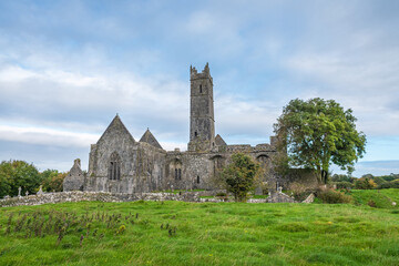 Fototapeta na wymiar Ruins of an ancient abbey in Ireland