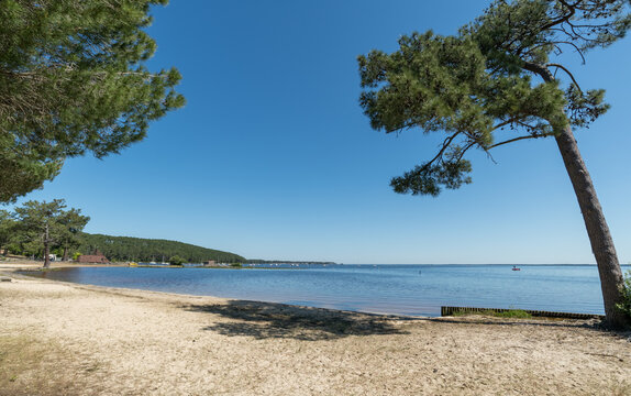 MAUBUISSON (Gironde, France), vue sur le lac	