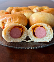 Hot dog with cheddar filling, very delicious and perfect for any time of the day.