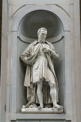 Obraz premium Florence, Italy - March 1, 2019: Michelangelo Statue outside the Uffizi Gallery in Florence