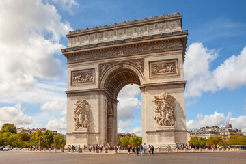 Fototapeta na wymiar arc de triomphe paris