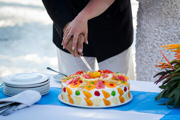 Tropical island wedding cake