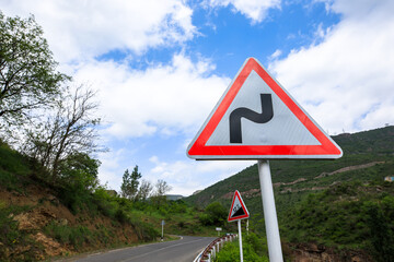 winding road sign