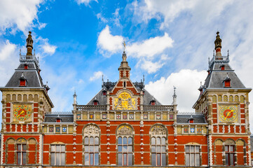 Fototapeta na wymiar It's Amsterdam Centraal railway station, the largest railway station of Amsterdam, Netherlands