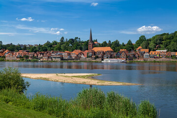 Obraz premium Lauenburg, Germany. View of the old town across the river Elbe.