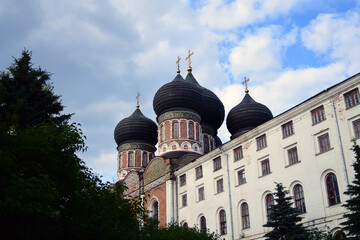 Fototapeta na wymiar Intercession cathedral. Old architecture of Izmailovo manor in Moscow. Popular landmark. Color photo. 