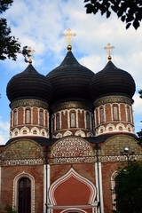 Obraz premium Intercession cathedral. Old architecture of Izmailovo manor in Moscow. Popular landmark. Color photo. 