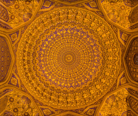 Fototapeta na wymiar Ceiling of Madrasa Tilya Kori in Samarkand, Uzbekistan