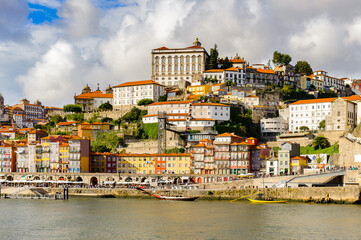 Fototapeta na wymiar Architecture of Douro valley, Porto, Portugal